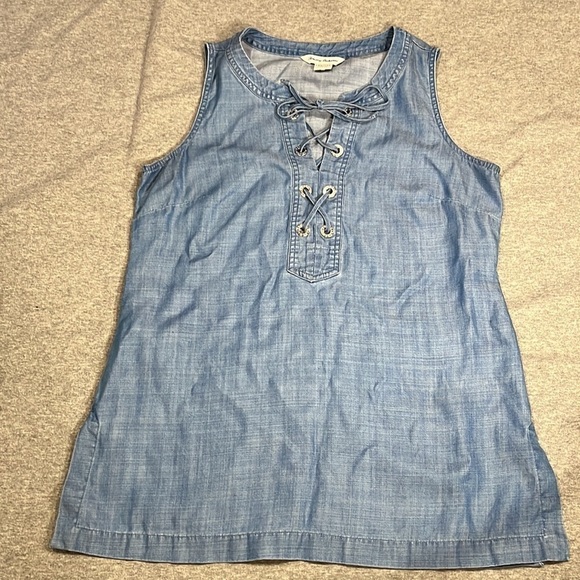 TOMMY Bahama chambray sleeveless top. - Picture 1 of 8